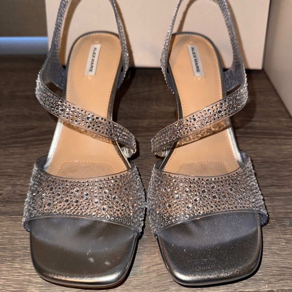BRAND NEW SILVER RHINESTONE ALEX MARIE SUTTON DRESS SANDALS 9.5M